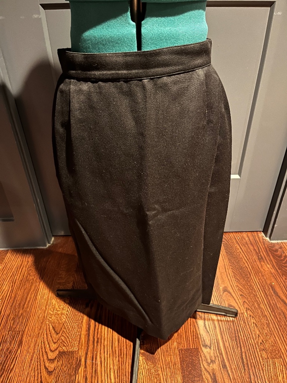 Tailor Made Vintage Black Wool Straight Skirt Pleated High Waist Minimalist
